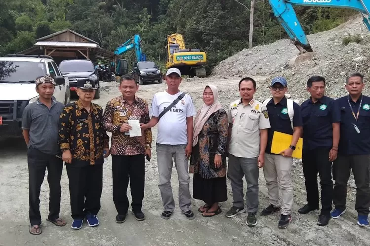 Tambang batu hijau di Cikembar ditutup DPMPTSP Sukabumi karena bodong dan tak berizin (Indra)