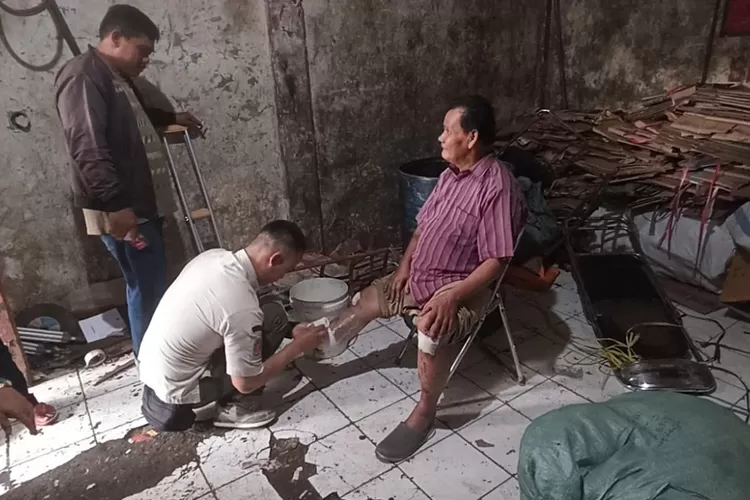 Sukses kembangkan bisnis limbah, Aldi anggota Satpol PP Kota Sukabumi sisihkan keuntungan buat bantu disabilitas (Satiri)