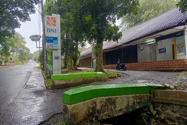 Lokasi terjadinya curanmor di Nanggung, Kabupaten Bogor saat warga sedang menarik uang di ATM. (Ade)