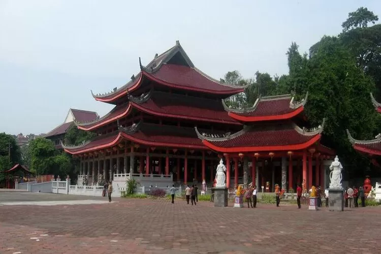 Salah satu tempat wisata khas Tionghoa untuk Liburan pada perayaan Imlek yang sebentar lagi yaitu Kelenteng Sam Poo Kong, Semarang. (Wikimedia)