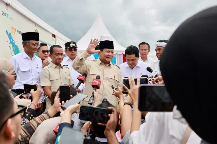 Presiden RI Prabowo Subianto meresmikan Proyek Strategis Ketenagalistrikan di 18 Provinsi di Bendungan Jatigede, Sumedang, Jawa Barat, Senin, 20 Januari 2025. (Tim Media Kepresidenan)