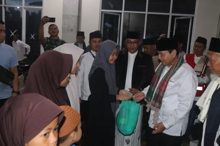 Salat Subuh Keliling dan Pengajian Bulanan di Masjid Jami Miftahul Khoer, Desa Waru, Kecamatan Parung, Kabupaten Bogor, Minggu, 26 Januari 2025. (Diskominfo)