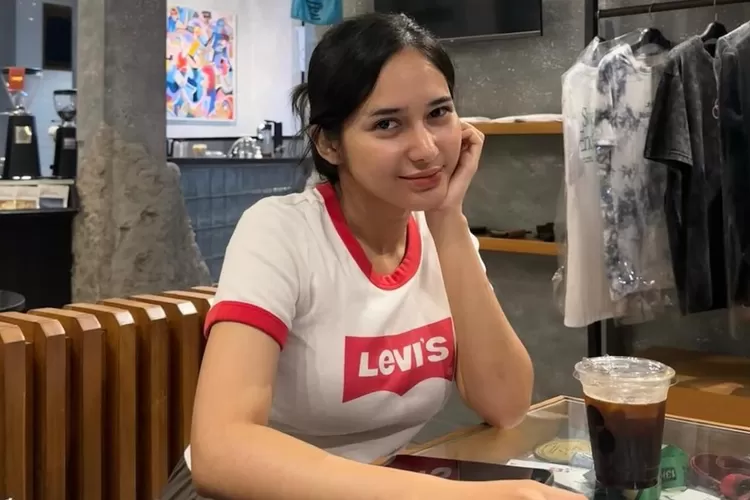 Selebgram dan beauty influencer asal Indonesia,Dilan Janiyar (Instagram/@dilanjaniyar)