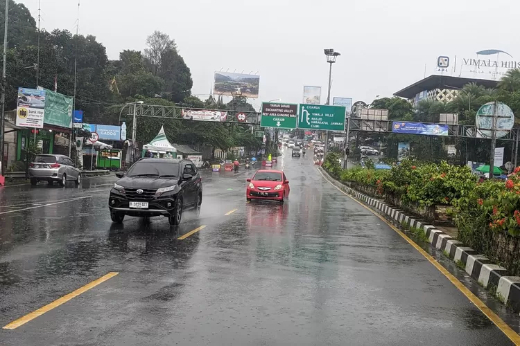ILUSTRASI Kawasan Puncak Bogor diguyur hujan. (Panca)