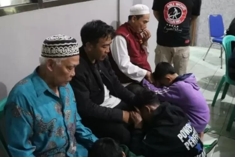 Para pelaku perkelahian pelajar ala gladiator di Kabupaten Sukabumi, polisi terapkan keadilan restoratif, nangis di depan orang tua  (ist)