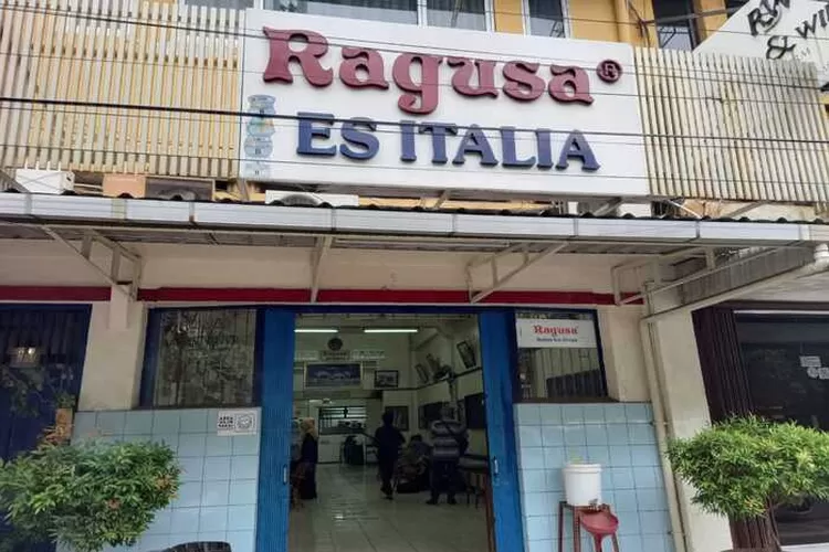 Salah satu daftar restoran legendaris di Jakarta yang tetap hits untuk wisata kuliner saat Akhir Pekan yaitu Ragusa Es Italia. (anjangsana.id)