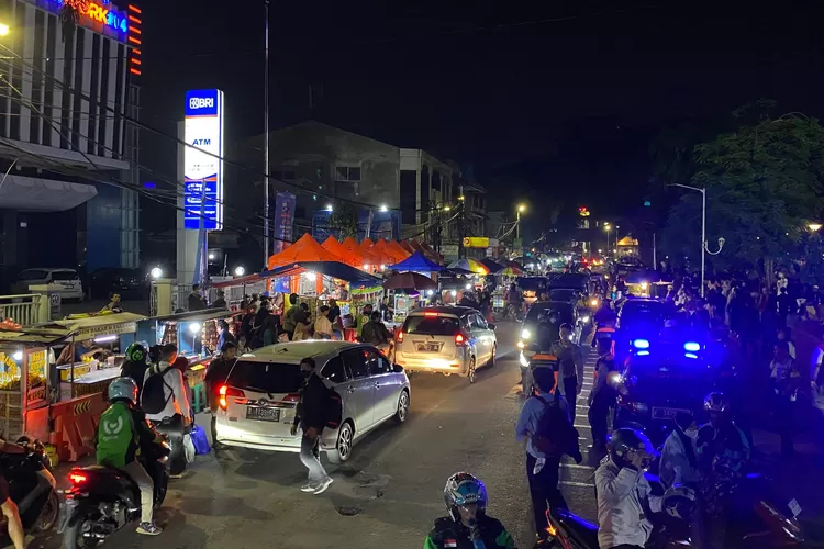 Plh Wali Kota Bogor Hanafi pastikan Pemkot akan evaluasi Night Market di Alun-Alun Kota Bogor karena bikin macet, kumuh dan rawan pungli (Fadli/Metropolitan.id)