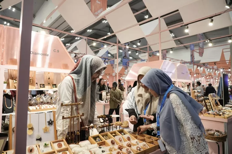 Untuk meningkatkan perekonomian dan daya saing, seribu pelaku usaha terbaik se-Indonesia mejeng di BRI UMKM EXPO(RT) (BRI)