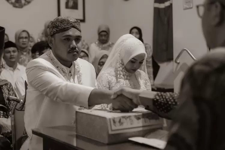Proses akad  pasangan Salma Salsabil dan Dimansyah Laitupa. (Instagram/@salmasalsabil12)