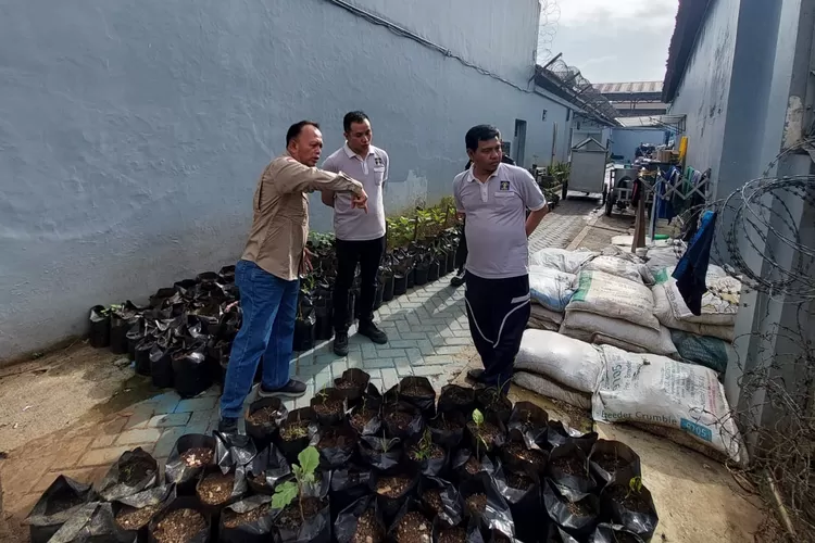 Saat mengecek fasilitas, Kalapas Sukabumi ingin pastikan pembinaan dan kualitas layanan buat warga binaan sudah sesuai standar (ist)