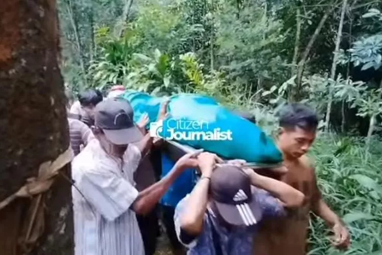 Prosesi pemakaman perempuan asal Jonggol, Kabupaten Bogor yang ditemukan tewas di Bekasi. (Tangkapan layar Instagram Citizen Journalist)