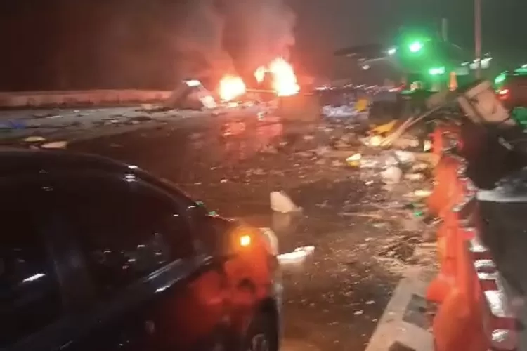 Tangkapan layar kecelakaan maut di Geebang Tol Ciawi Bogor, Selasa, 4 Februari 2025 malam. (Tangkapan layar)