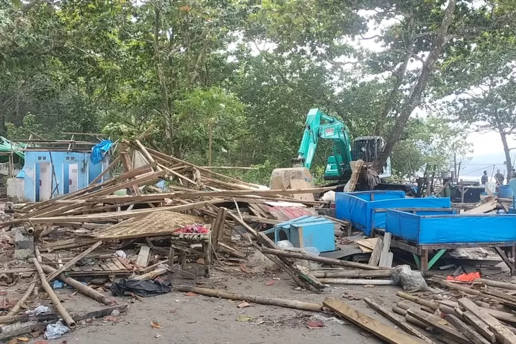 Setelah terkena penertiban tanpa uang kerohiman, para pemilik warung di Taman Wisata Alam Sukawayana bakal gugat Kementerian Kehutanan (ist)