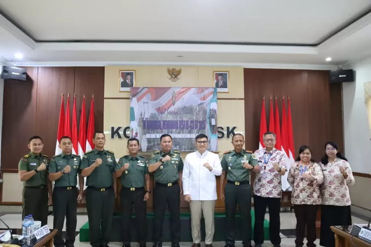 Ketua DPRD Kabupaten Bogor Sastra Winara (kemeja putih) saat rapat persiapan TMMD ke-123, Kamis, 6 Februari 2025. (Dok DPRD)