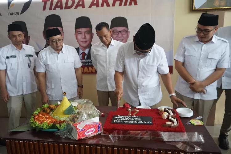 Syukuran HUT ke-17 Partai Gerindra di DPC Geridra Kabupaten Bogor, Kamis, 6 Februari 2025. (Arifin/Metropolitan)