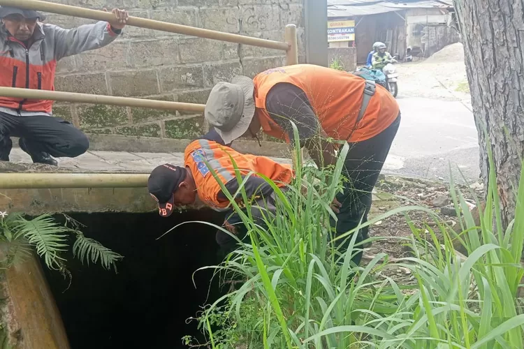 BPBD Kota Sukabumi menggencarkan pemantauan kawasan langganan banjir di Warudoyong, ada penyempitan drainase irigasi (ist)