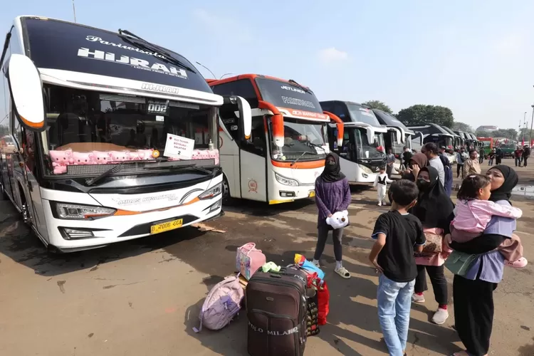 Ilustrasi pemudik menjelang arus mudik Lebaran 2025. (FOTO : FEDRIK TARIGAN/ JAWA POS)