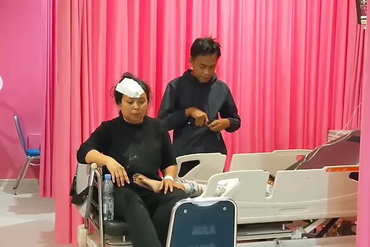 Korban selamat kecelakaan di Gerbang Tol Ciawi Bogor masih menjalani perawatan di RSUD Ciawi, Kabupaten Bogor, Kamis, 6 Februari 2025. (Panca)