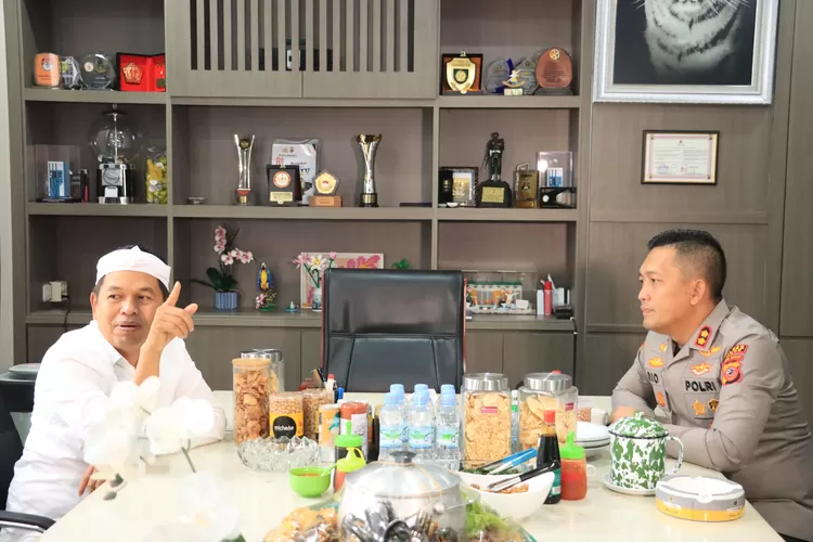 Gubernur Jawa Barat terpilih Dedi Mulyadi saat kunjungan kerja ke Polres Bogor, Sabtu, 8 Februari 2025. (Polres Bogor)