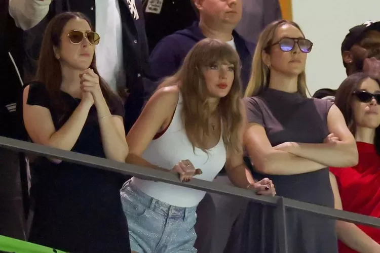 Penyanyi Taylor Swift kembali menjadi sorotan di Super Bowl 2025. (Instagram/@usatoday)