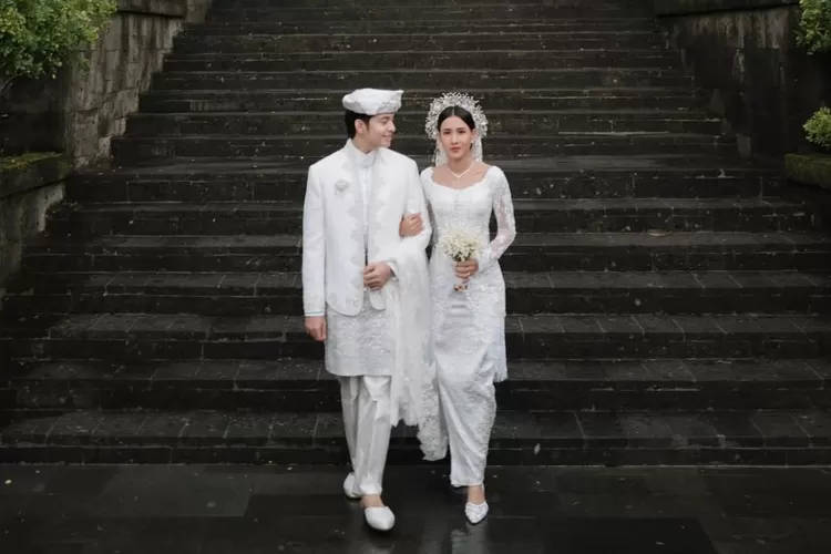 ngga Yunanda dan Shenina Cinnamon melangsungkan pernikahan di Bvlgari Resort Bali (Instagram/@angga)