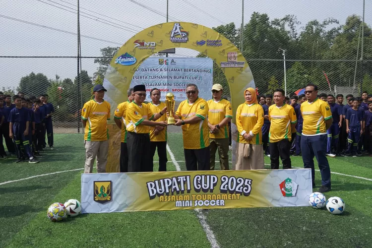 Bupati Sukabumi Marwan Hamami membuka kompetisi Bupati Cup 2025 Assalam Tournament Mini Soccer sebagai ajang unjuk gigi talenta muda (ist)