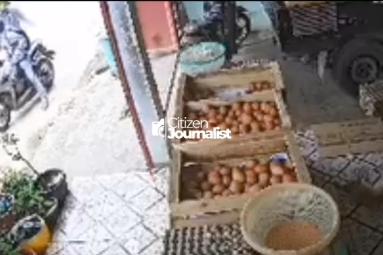 Tangkapan layar pelaku curanmor yang menodongkan pistol ke tukang tambal ban di Klapanunggal, Kabupaten Bogor. (Instagram Citizen Journalist)