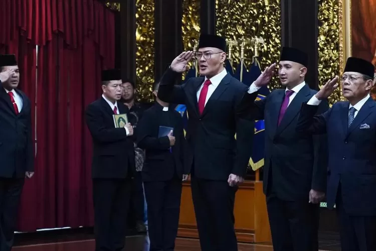  Deddy Corbuzier resmi dilantik sebagai Staf Khusus Menteri Pertahanan (Stafsus Menhan), pada Selasa, 11 Februari 2025. (Instagram/@dc.kemhan)