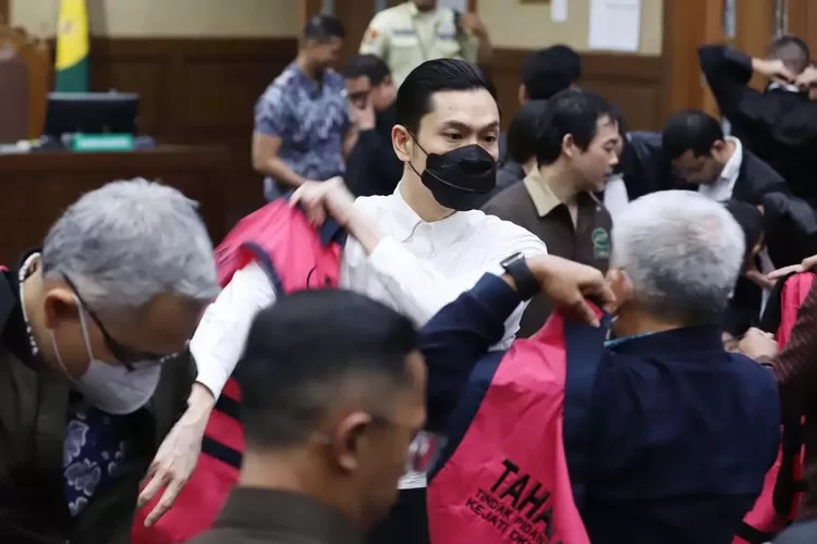 Suami artis Sandra Dewi, Harvey Moeis divonis 20 tahun penjara. (Fedrik Tarigan/ Jawa Pos)