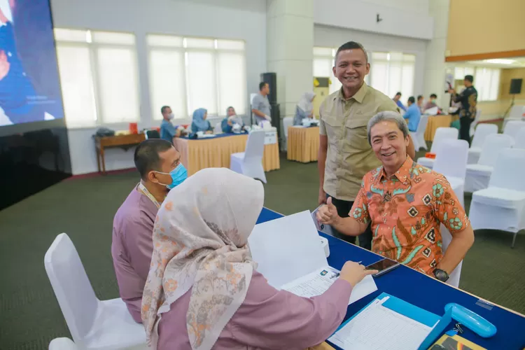 Wali Kota dan Wakil Wali Kota Bogor terpilih, Dedie A Rachim dan Jenal Mutaqin menjalani pemeriksaan kesehatan di Kemendagri, jelang pelantikan Kepala Daerah 2025.