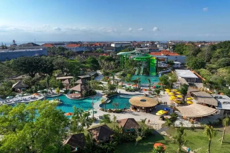 Salah satu tempat wisata halal di Bali untuk Liburan bersama keluarga saat Akhir Pekan yaitu Waterboom Bali. (traveloka.com)