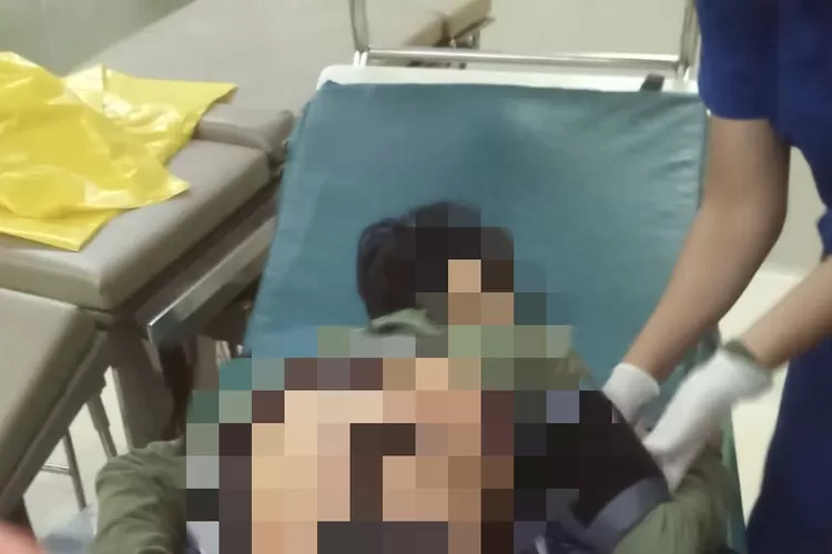 Remaja asal Leuwiliang, Kabupaten Bogor menjadi korban pembacokan sosok misterius, Sabtu, 15 Februari 2025. (Polsek Leuwiliang)