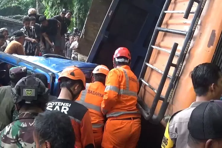 Dalam kecelakaan maut yang menewaskan empat orang wisatawan di Palabuhanratu Sukabumi, sopir truk pasir ditetapkan jadi tersangka (ist)