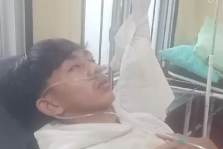 Warga Leuwiliang yang mengaku menjadi korban pembegalan di Pamijahan, Kabupaten Bogor saat menjalani perawatan di Puskesmas Pamijahan. (Ist)