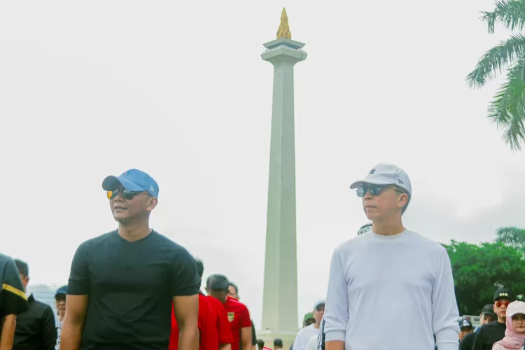 Wali Kota dan Wakil Wali Kota Bogor, Dedie A Rachim dan Jenal Mutaqin mengikuti kegiatan baris berbaris jelang pelantikan kepala daerah. 