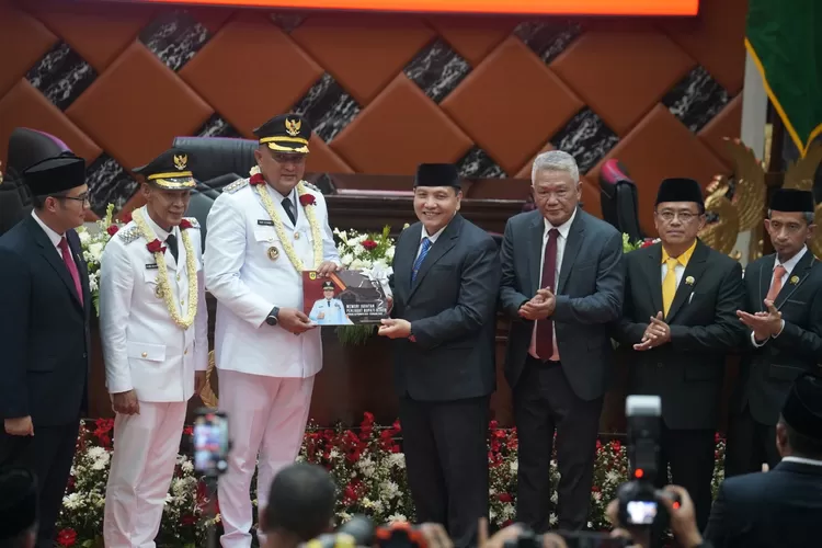 Serah terima jabatan Bupati dan Wakil Bupati Bogor Rudy Susmanto - Ade Ruhandi di Gedung Paripurna DPRD Kabupaten Bogor, Kamis, 20 Februari 2025. (Arifin/Metropolitan)