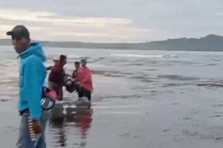 Pantai Geopark Ciletuh di Palabuhanratu, Kabupaten Sukabumi makan Korban. Dua pemancing tenggelam, satu orang tewas dan satu lagi hilang (ist)