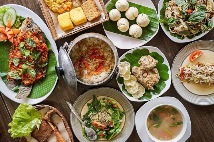 Catat daftar tempat makan Sunda yang terkenal enak di Bekasi, cocok buat cucurak sebelum bulan puasa (Instagram/@duniakulinerbdg)