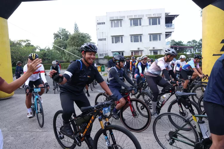 Pelepasan peserta Gede Pangrango salaX (GPX) hasil kolaborasi Disbudpar Kabupaten Bogor dan komunitas sepeda, Sabtu, 22 Februari 2025. (Diskominfo)