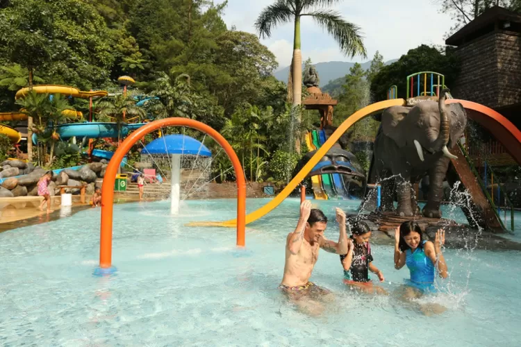 Buat anda yang ingin menikmati kesejukan air pegunungan yang bikin betah, berenang di Safari Water Park TSI Bogor bisa jadi pilihan (ist)