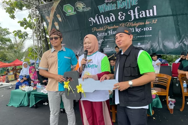 Rayakan Milad dan Haul ke -32, Ponpes Al Muhajirin Purwakarta berbagi kebaikan dengan memberikan hadiah umroh hingga tanam ribuan pohon (ist)