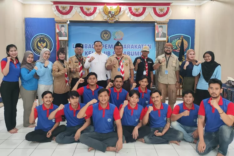 Ketua Kwarcab Pramuka Kota Sukabumi memuji dan mengcungi jempol pada pelaksanaan pola pembinaan di Lapas Sukabumi (ist)