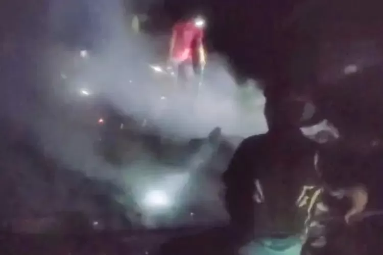 Ditinggal ke masjid untuk salat maghrib berjamaan, satu unit rumah warga Pabuaran, Kabupaten Sukabumi mengalami kebakaran (ist)