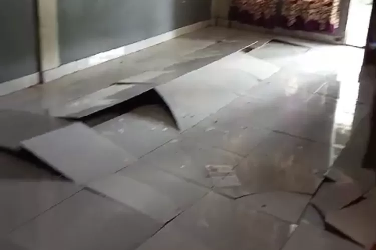 Kerusakan rumah warga akibat longsor di Hambalang, Kabupaten Bogor. (BPBD)