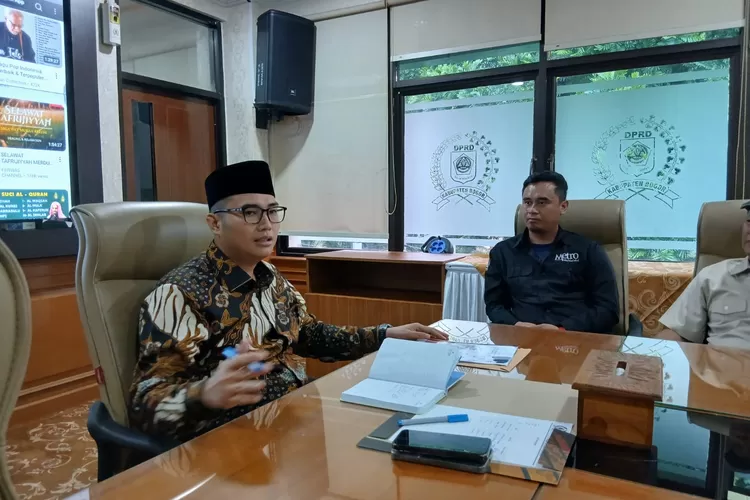 Pimpinan Haruan Metropolitan saat audiensi dengan Ketua DPRD Kabupaten Bogor Sastra Winara di gedung DPRD, Selasa, 4 Maret 2025. (Fahriza)