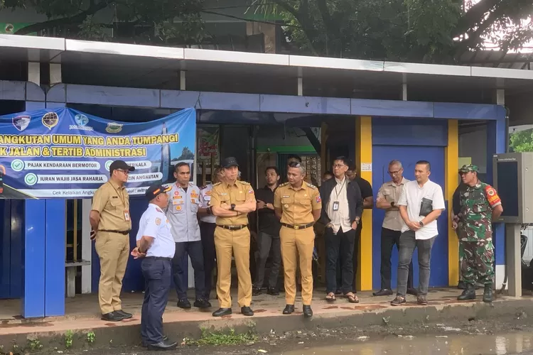 Wali Kota Bogor, Dedie A Rachim bersama jajaran Pemkot Bogor meninjau kondisi Terminal Bubulak.  (Rifal Metropolitan)