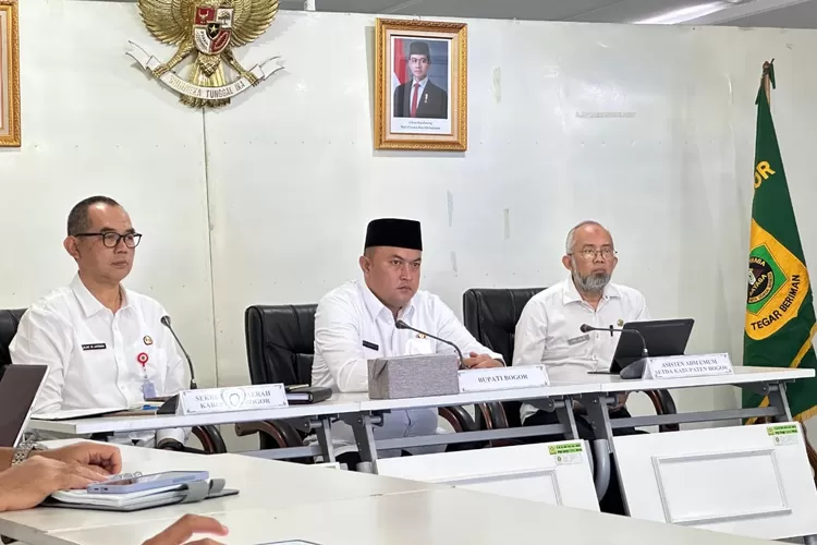 Bupati Bogor Rudy Susmanto mengikuti IPKD dan MCP KPK secara virtual di Ruang Rapat I Setda Kabupaten Bogor, Rabu, 5 Maret 2025. (Diskominfo)