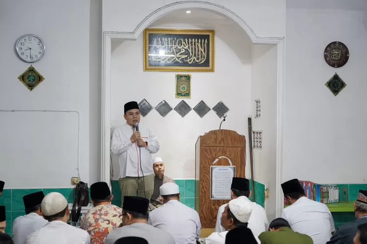 Menurut Ketua DPRD Kota Bogor Adityawarman Adil, program tarawih keliling bersama Forkopimda pererat silaturahmi pemerintah dengan warga (DPRD)