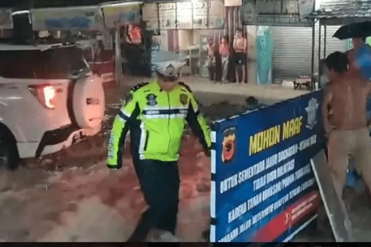 Gegara diterjang bencana tanah longsor dan banjir, Jalan Nasional Bagbagan Kiaradua di Kabupaten Sukabumi putus total (ist)