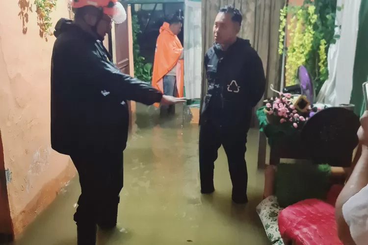 Warga Sukabumi diminta waspada setelah terjadi banjir dan tanah longsor di Kota Sukabumi usai cuaca ekstrem hujan deras (ist)